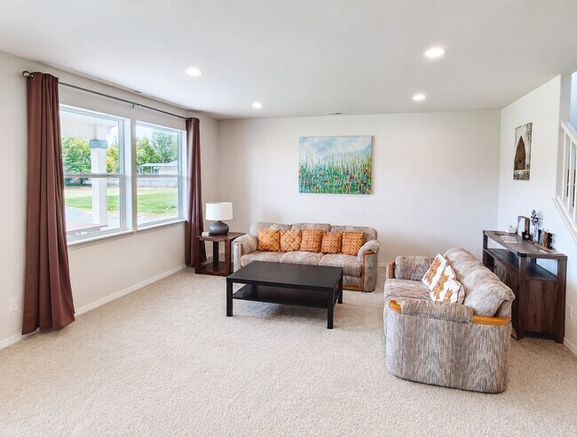 Photo - 8295 Diamond Point Cir NE