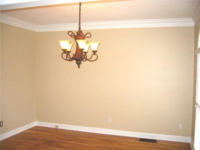 Photo - 1074 Pine Grove Ave NE