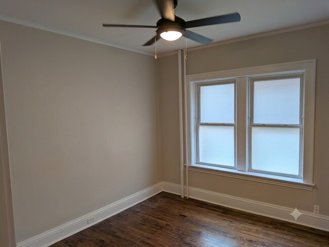 Photo - 2300 Girard Ave S Unidad 2300 Girard Ave S Apt 102