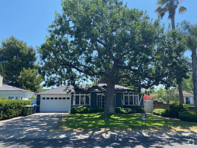 Built in 1940 - 5116 Biloxi Ave Rental