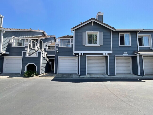 Modern Comfort in Prime Fremont Location –... - Modern Comfort in Prime Fremont Location –... House