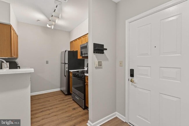 Building Photo - 12919 Alton Square Unit 220