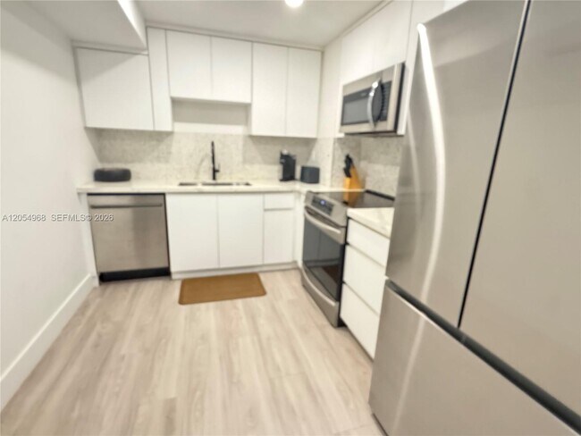 Photo - 2655 Collins Ave Unit 608
