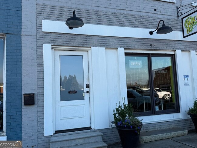 Photo - 95 W Franklin St