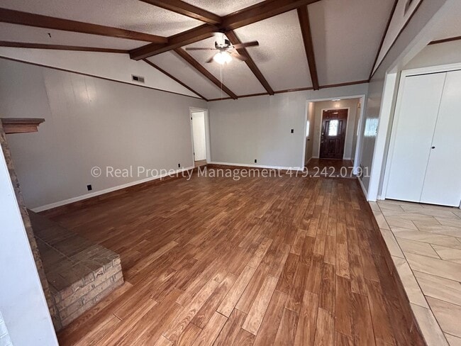 Photo - 9812 Meandering Way