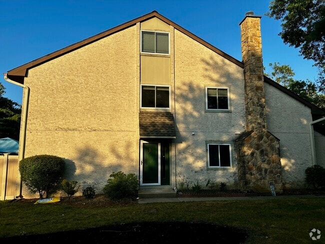 Building Photo - 99 Thoreau Dr Rental
