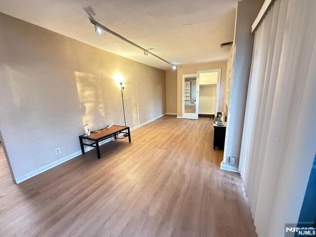 Photo - 272 Frances St