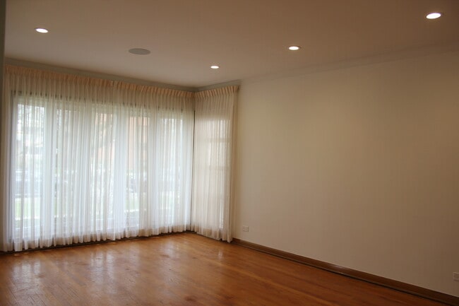 Photo - 7615 W Devon Ave