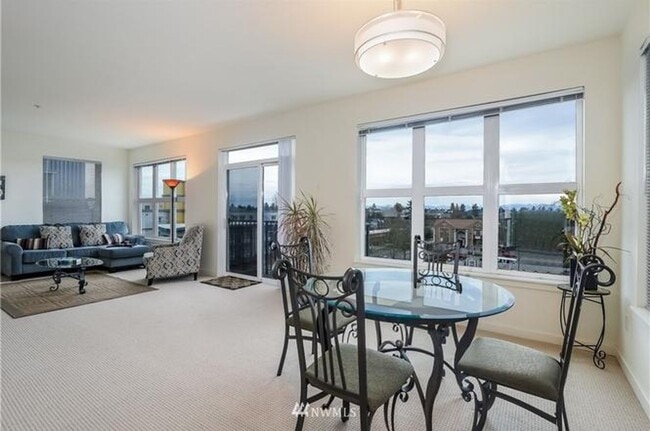 Building Photo - Modern Top-Floor Condo with Stunning Seattle Views Unit 602