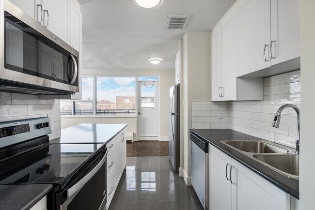 Photo - 1475 Bloor Street