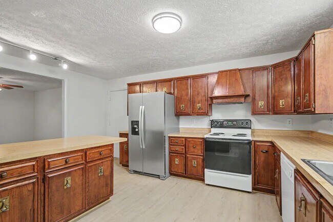 Photo - 151 Country Club Dr