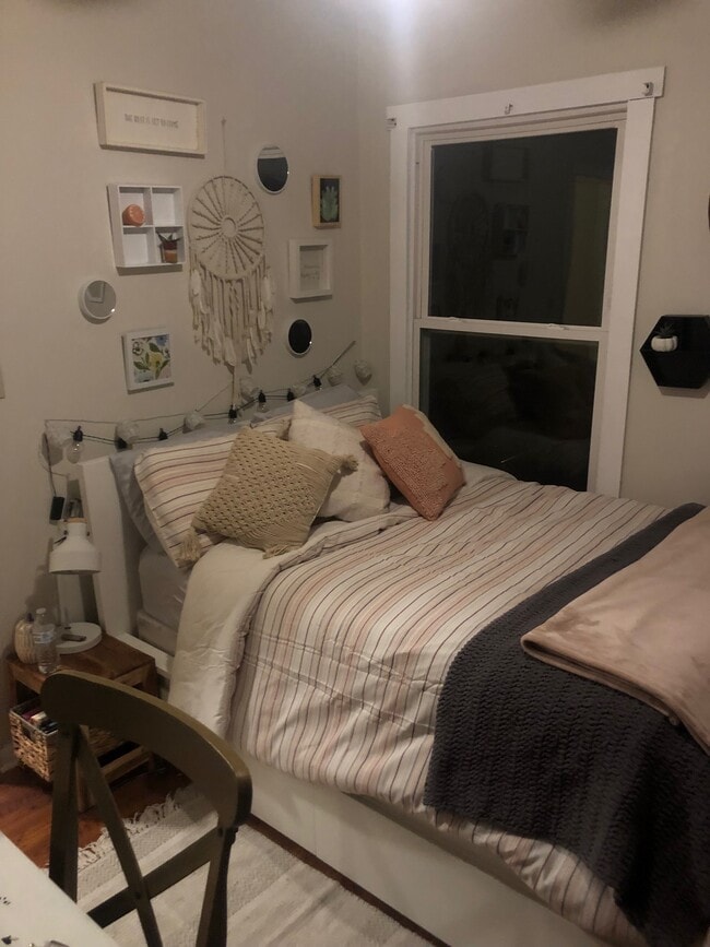 decorated bedroom - 419 E Lane Ave