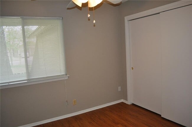 Photo - 1205 Stoneoak Ln