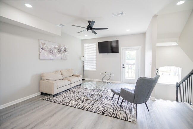 Building Photo - 2519 Washington St Unit 205