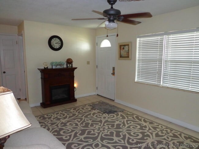 11751 Oleander Dr