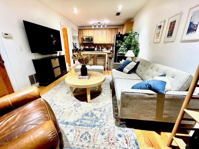 Photo - 169 Grand St