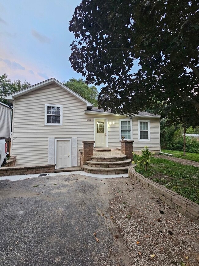 Building Photo - 238 S Sheridan Rd Rental