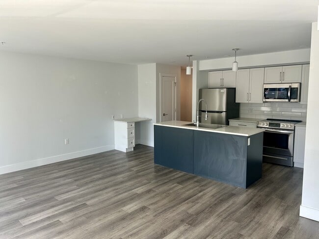 Photo - 210 First Ave W