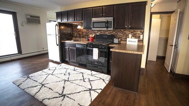 Photo - Tree Tops Apartments