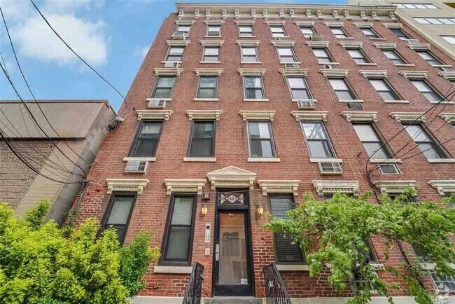 Building Photo - 68 Park Ave Unit 2 Rental