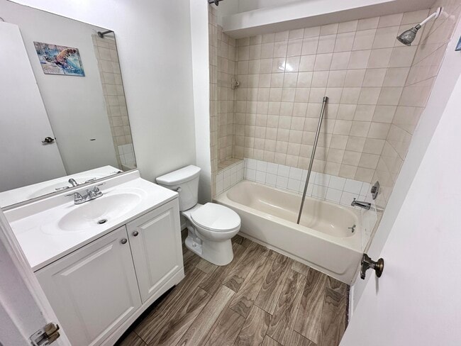 Photo - 306 Harbour Pointe Way