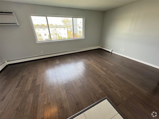 Building Photo - 105 White Plains Rd Rental