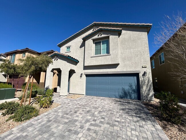 Building Photo - Gorgeous two-story home with 5 bedrooms and 3 bathrooms in a gated community