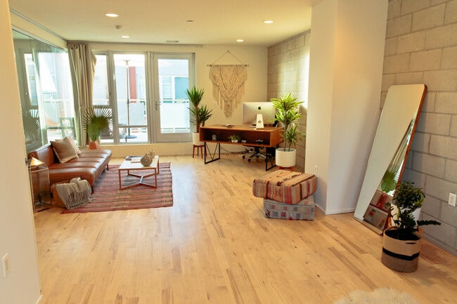 3450 Cahuenga Blvd W