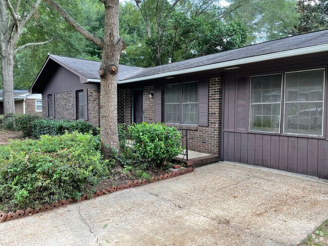 Building Photo - 1100 Cumberland Dr Rental