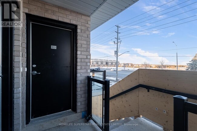 Photo - 1695 Dersan St