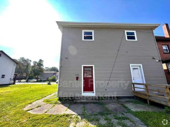 Building Photo - 605 6th St Unit Rear Rental