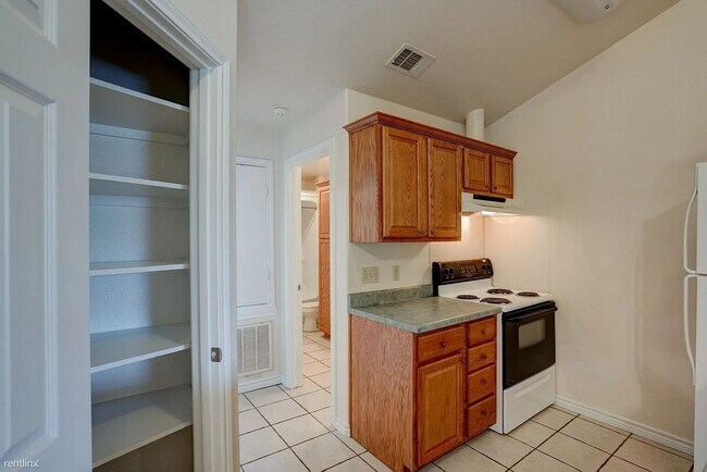 "Cozy 1-Bedroom Retreat in San Marcos – Perfectly Sized at 651 Sq Ft on Burleson Street!"