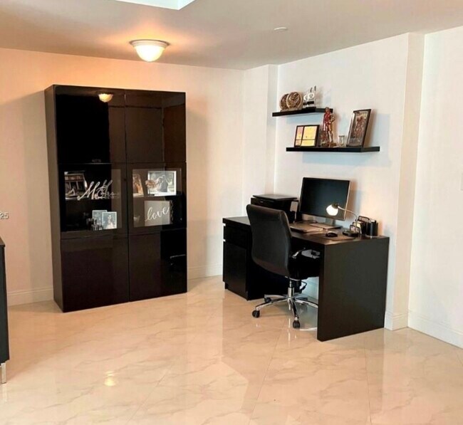 Photo - 350 S Miami Ave Unidad 1808