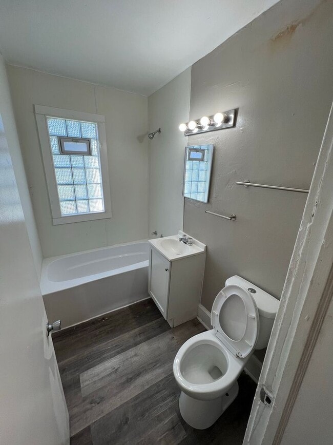 502-504 N 32nd St. (4 Unit) (ACE PROPERTY) - 502-504 N 32nd St. (4 Apartment Unit) (ACE PROPERTY) Unit 502 #2 Right Lower
