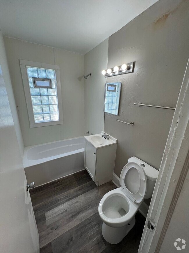 Building Photo - 502-504 N 32nd St. Rental