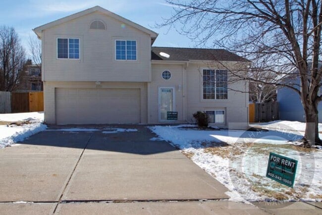 Photo - Comfortable 3Bd/2Ba/2Car Home in Papillion