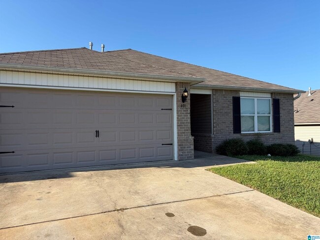 401 Woodland Trl