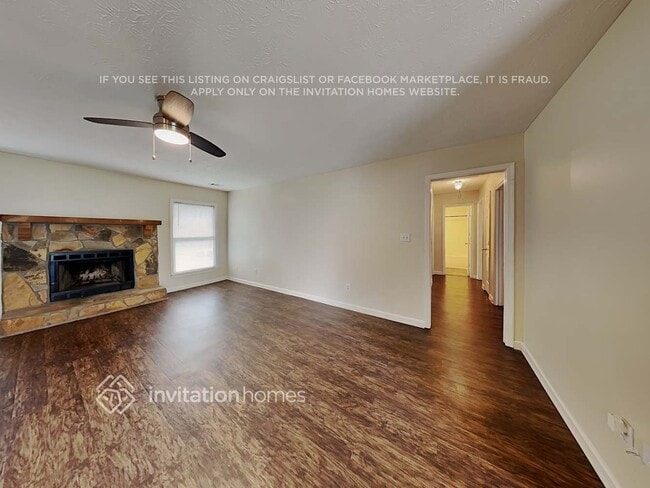 Photo - 230 Graystone Dr