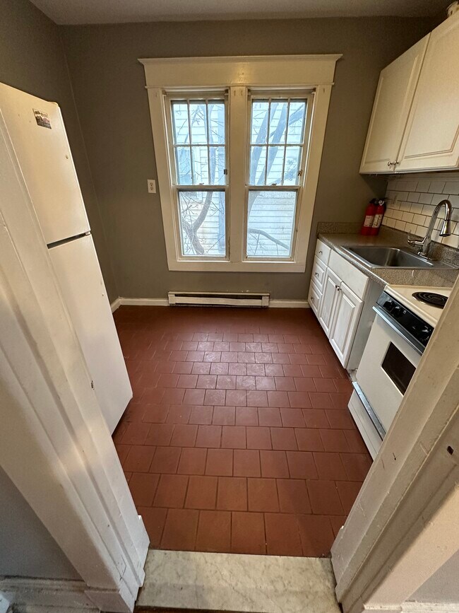 Kitchen - 657 Myrtle Ave Unit 2nd Floor