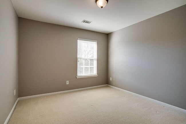 Building Photo - COMING SOON! 3- or 4-bed/3.5-bath in Brent...