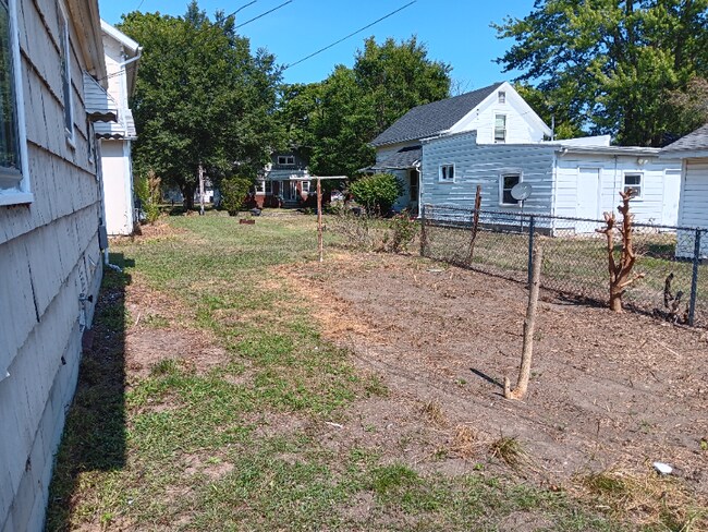 Photo - 640 N Summit St