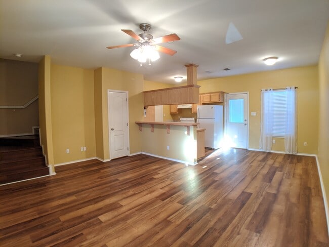 Building Photo - 808 W Arroyo Park Ln Unit #B
