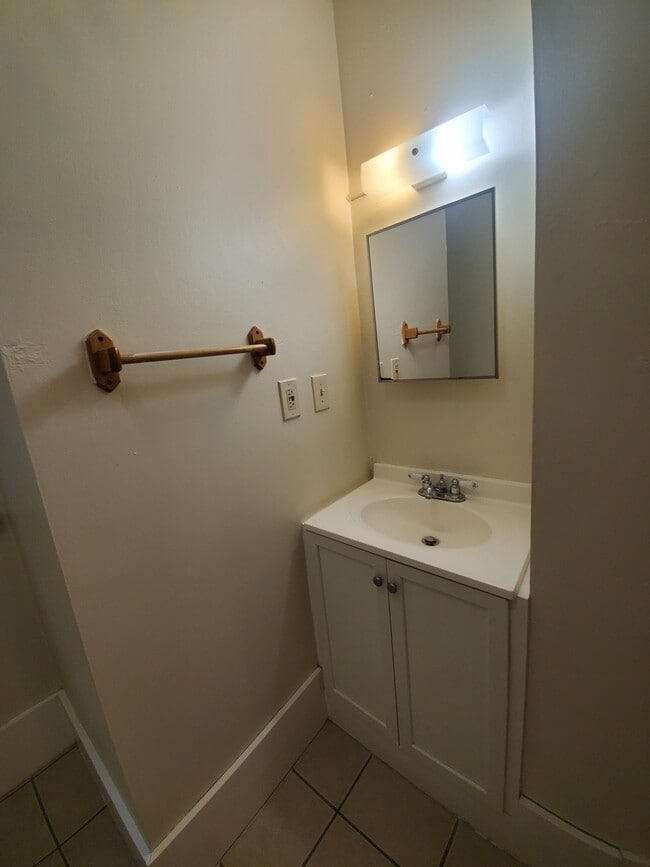 Photo - 105-107 N Quarry St Unidad 105-2
