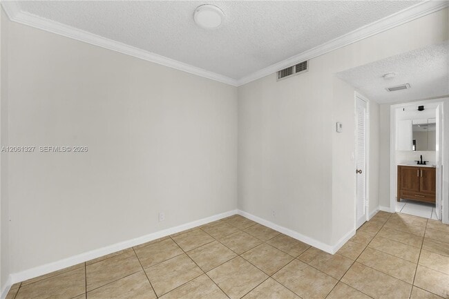 Photo - 5420 Hollywood Blvd Unit 202