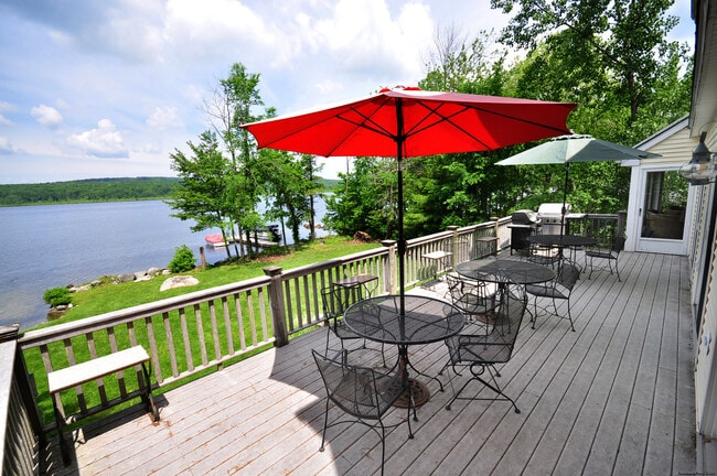 72 Sandy Beach Rd