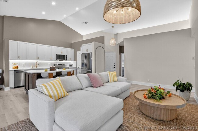 5801 Coach House Cir Unit E