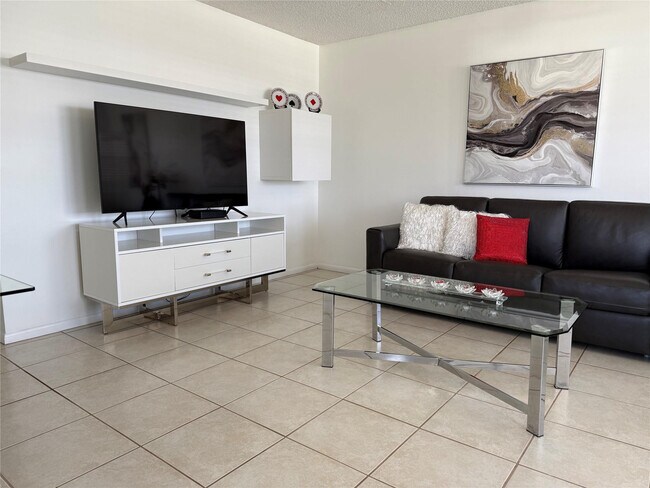 Photo - 144 Farnham F