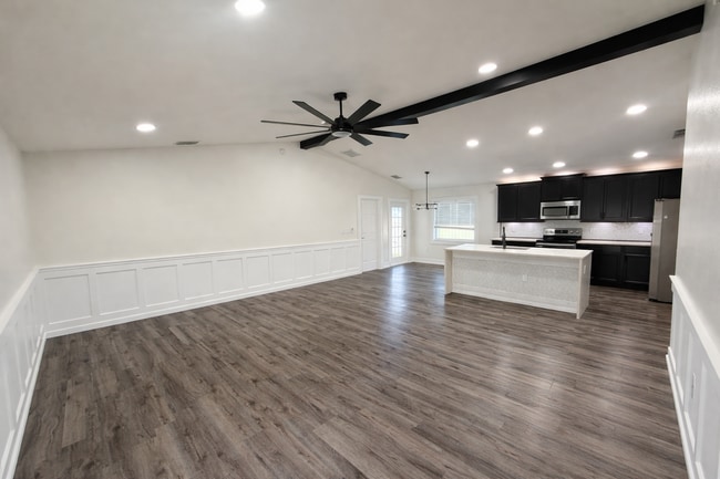 Photo - Charming 3-Bed Oasis with Granite Elegance on Pentas Lane!