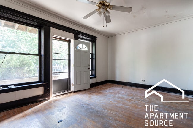 Building Photo - 900 W Belle Plaine Ave Unit 1