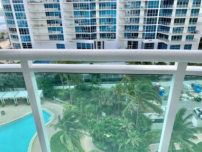 Photo - 3001 S Ocean Dr Unidad 919